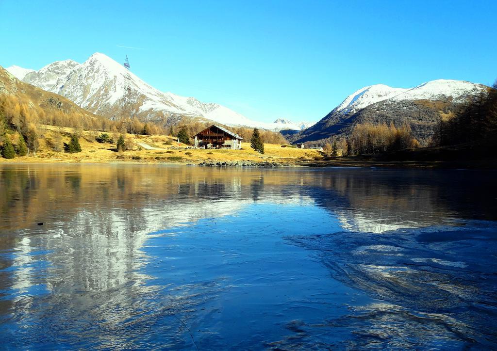 Rifugio Al Lago Del Mortirolo In Inverno Raggiungibile Solo A Piedi Villa Monno Exterior photo