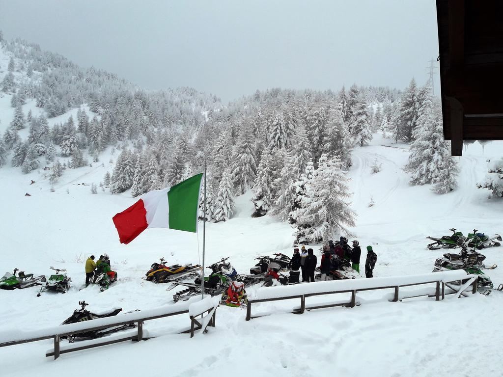 Rifugio Al Lago Del Mortirolo In Inverno Raggiungibile Solo A Piedi Villa Monno Exterior photo