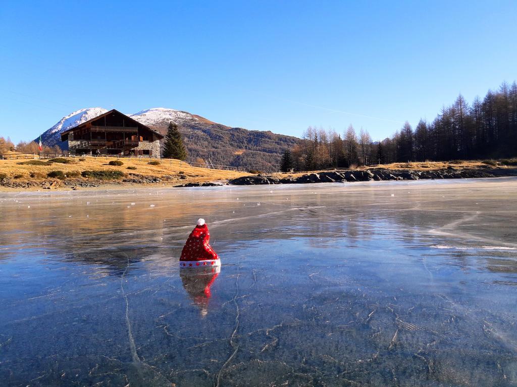 Rifugio Al Lago Del Mortirolo In Inverno Raggiungibile Solo A Piedi Villa Monno Exterior photo