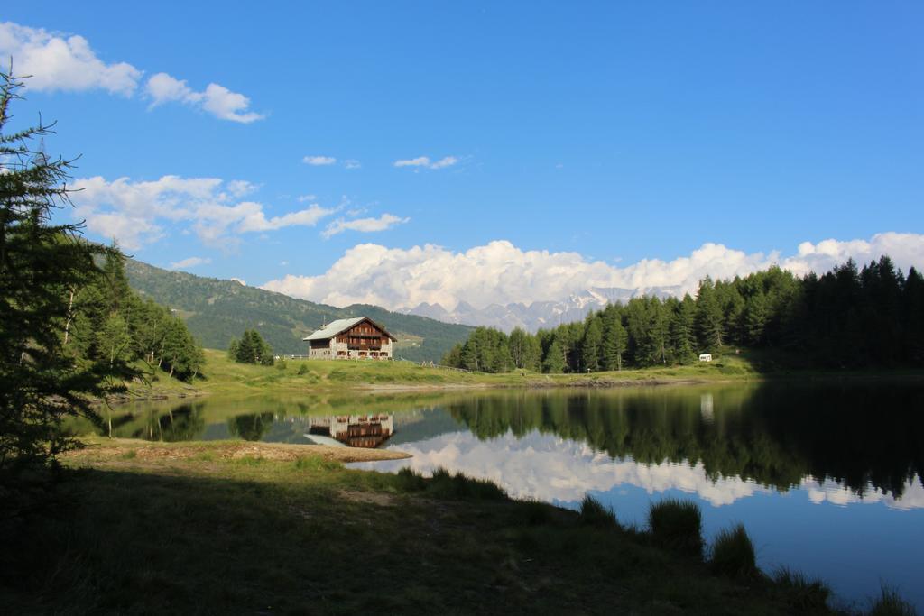 Rifugio Al Lago Del Mortirolo In Inverno Raggiungibile Solo A Piedi Villa Monno Exterior photo