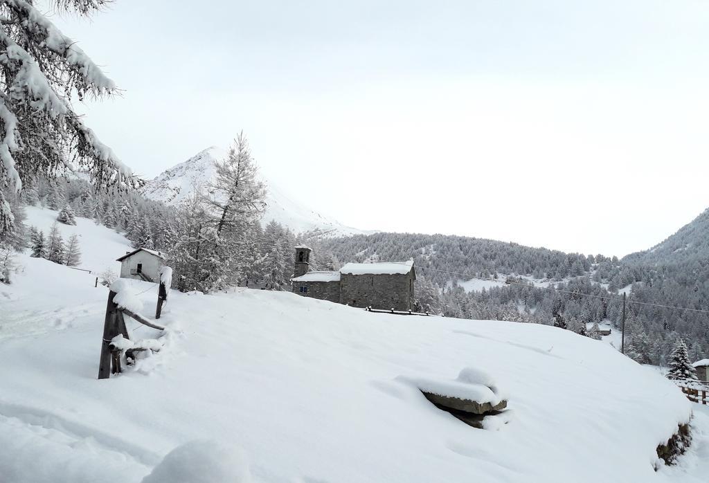 Rifugio Al Lago Del Mortirolo In Inverno Raggiungibile Solo A Piedi Villa Monno Exterior photo