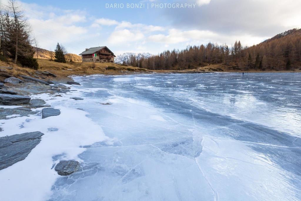 Rifugio Al Lago Del Mortirolo In Inverno Raggiungibile Solo A Piedi Villa Monno Exterior photo