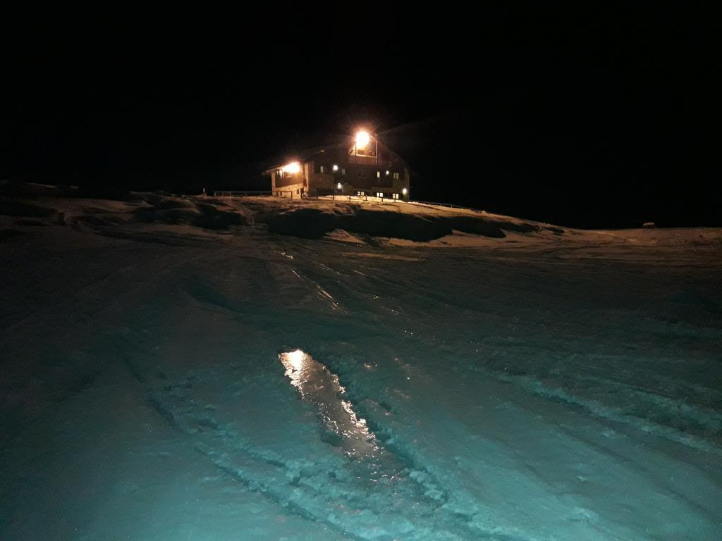 Rifugio Al Lago Del Mortirolo In Inverno Raggiungibile Solo A Piedi Villa Monno Exterior photo