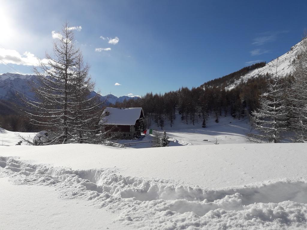 Rifugio Al Lago Del Mortirolo In Inverno Raggiungibile Solo A Piedi Villa Monno Exterior photo