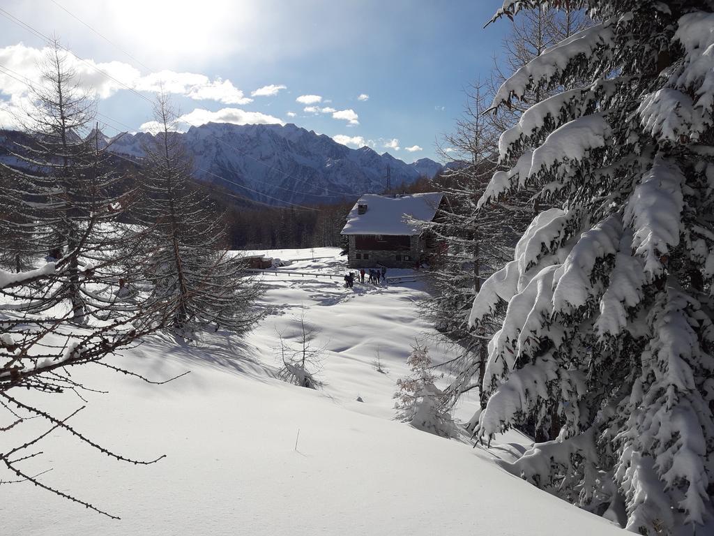 Rifugio Al Lago Del Mortirolo In Inverno Raggiungibile Solo A Piedi Villa Monno Exterior photo