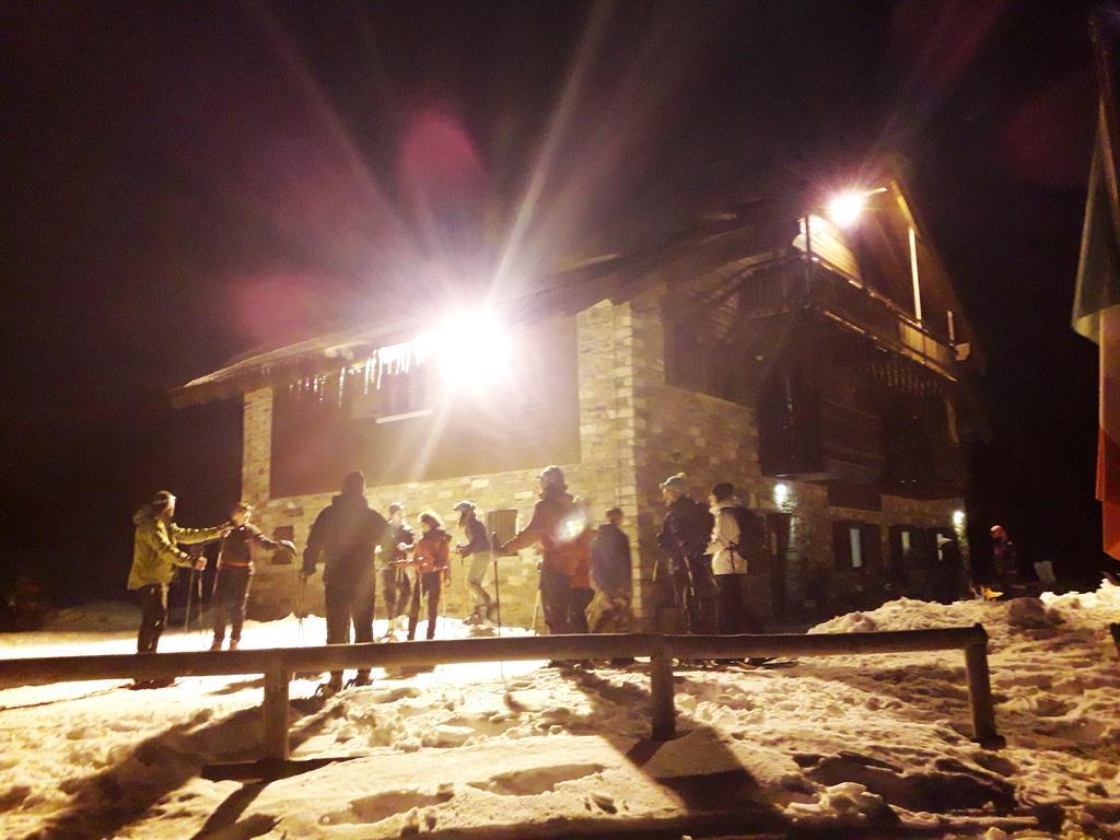 Rifugio Al Lago Del Mortirolo In Inverno Raggiungibile Solo A Piedi Villa Monno Exterior photo