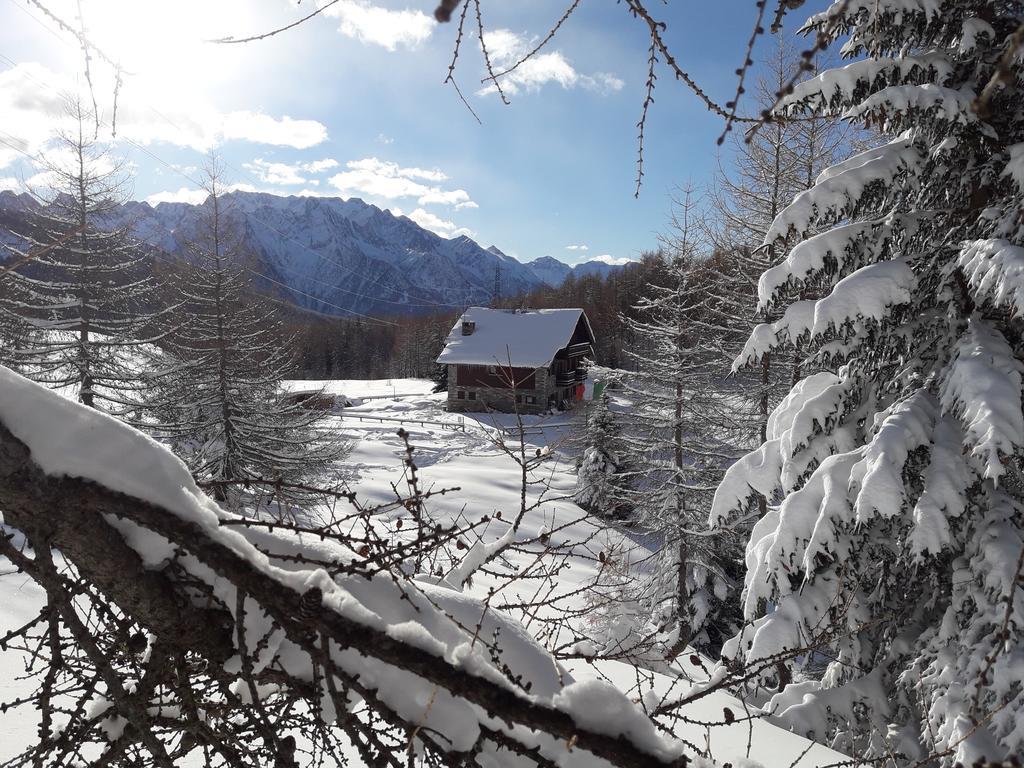 Rifugio Al Lago Del Mortirolo In Inverno Raggiungibile Solo A Piedi Villa Monno Exterior photo