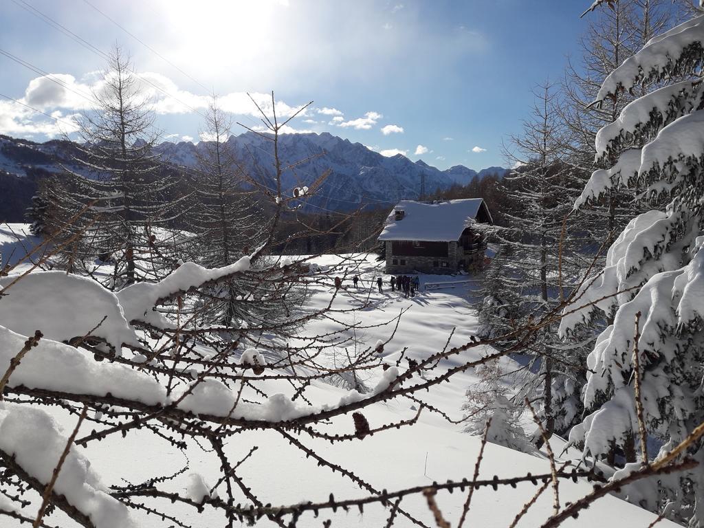 Rifugio Al Lago Del Mortirolo In Inverno Raggiungibile Solo A Piedi Villa Monno Exterior photo