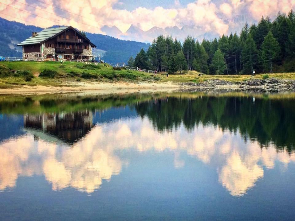 Rifugio Al Lago Del Mortirolo In Inverno Raggiungibile Solo A Piedi Villa Monno Exterior photo