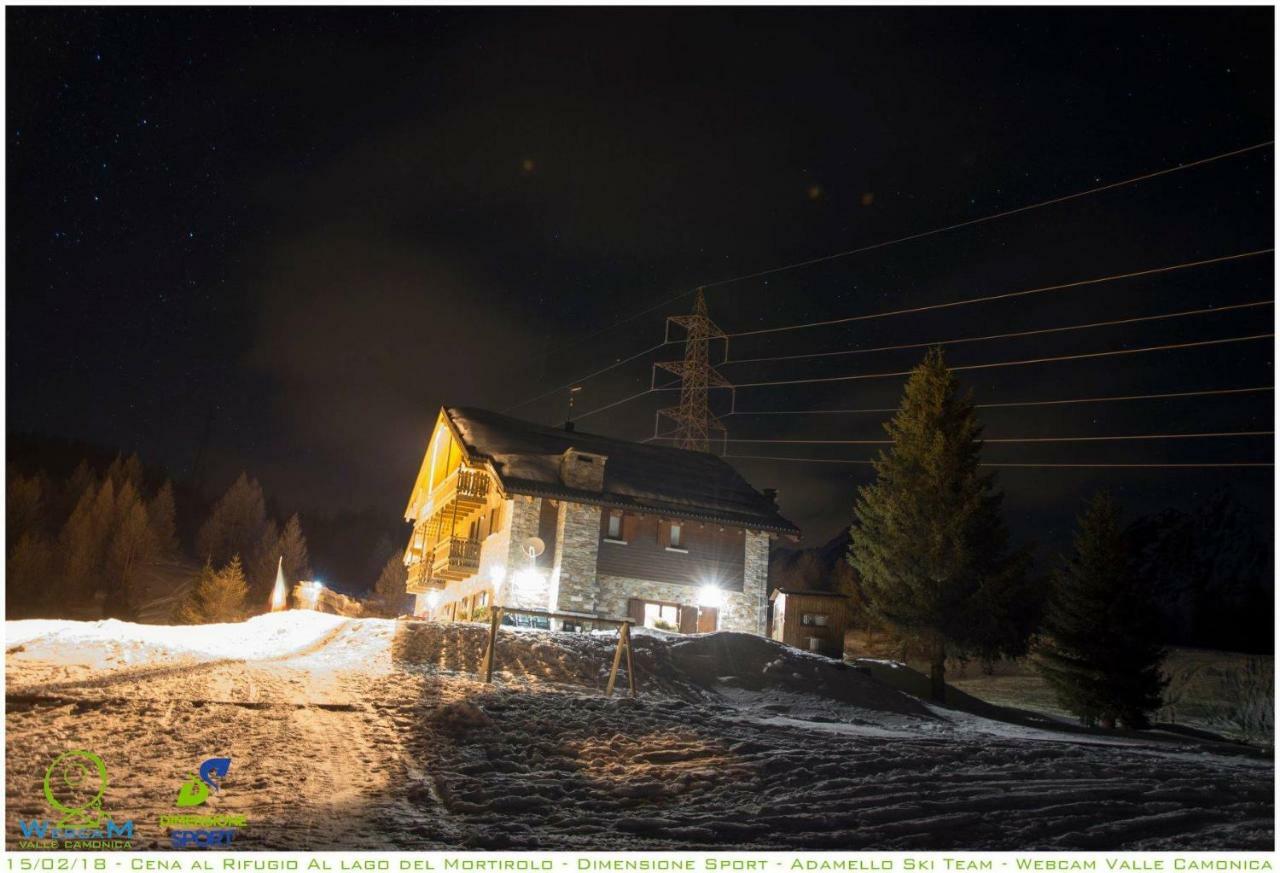 Rifugio Al Lago Del Mortirolo In Inverno Raggiungibile Solo A Piedi Villa Monno Exterior photo