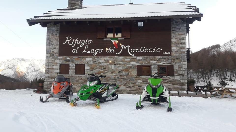 Rifugio Al Lago Del Mortirolo In Inverno Raggiungibile Solo A Piedi Villa Monno Exterior photo