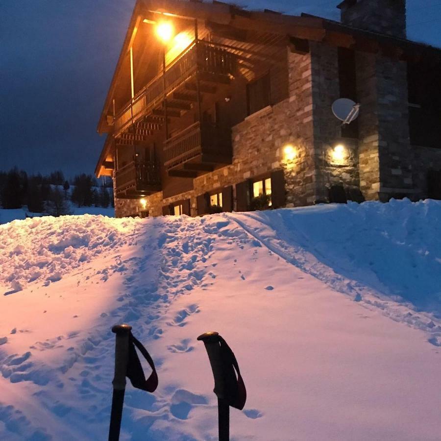 Rifugio Al Lago Del Mortirolo In Inverno Raggiungibile Solo A Piedi Villa Monno Exterior photo