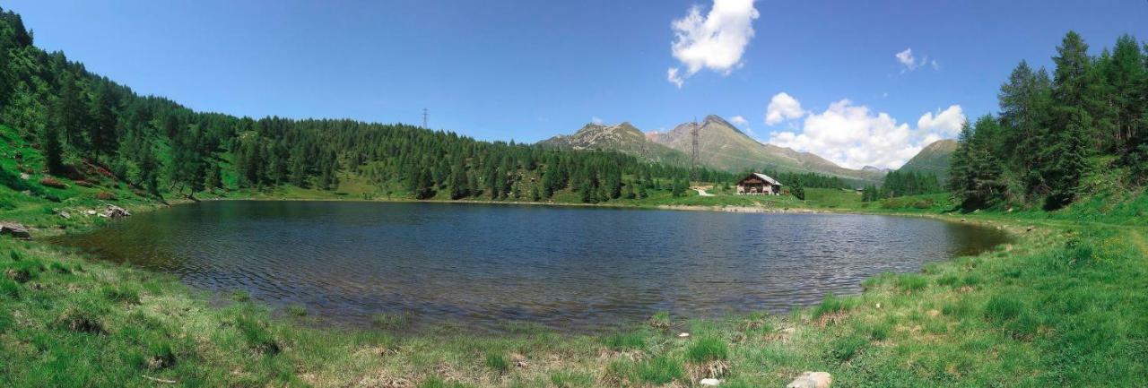 Rifugio Al Lago Del Mortirolo In Inverno Raggiungibile Solo A Piedi Villa Monno Exterior photo